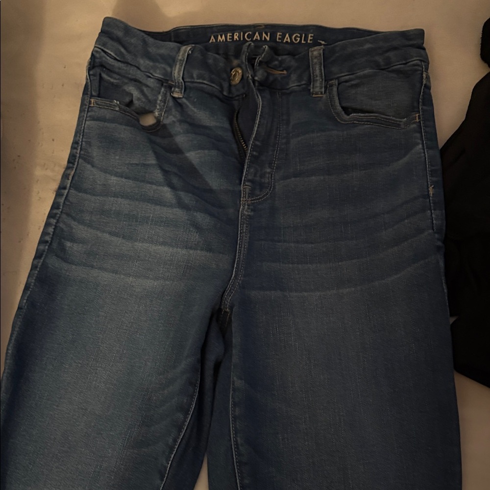 American Eagle Outfitters Women’s High Rise Blue Jeans